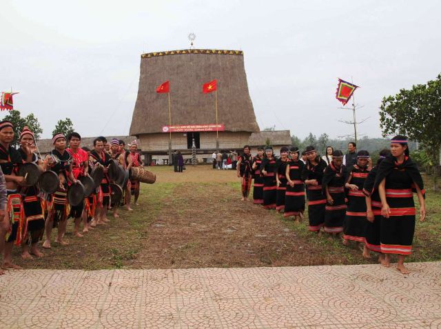 Nhà rông tại làng văn hóa