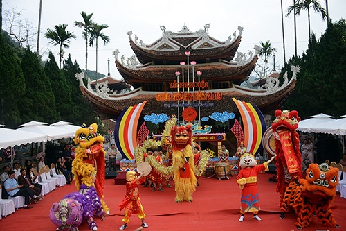 lễ hội truyền thống là gì? lễ hội chùa hương